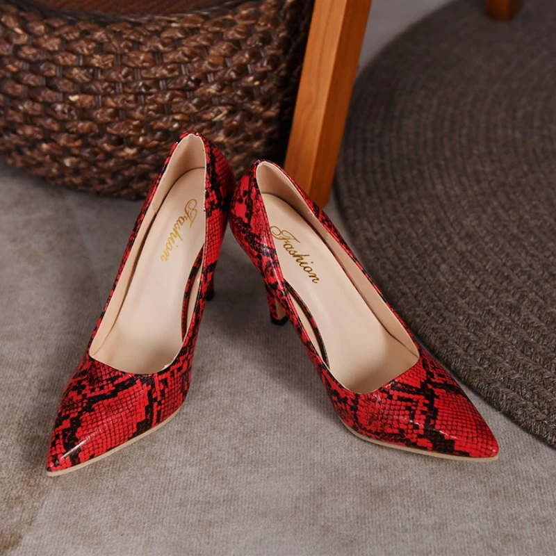 

Женские туфли на высоком каблуке со змеиным принтом, весна 2025/лето, новые пикантные элегантные женские формальные роскошные туфли с острым носком Traf