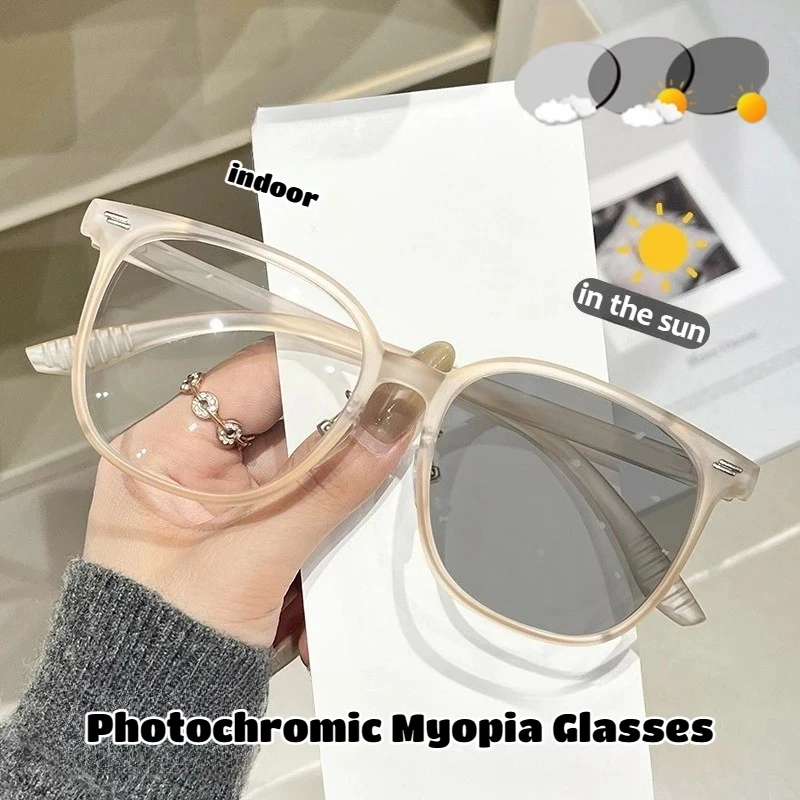 

Men's and Women's Fashion New Photochromic Myopia Glasses Ladies New High-quality High-definition Anti-blue Light Myopia Glasses