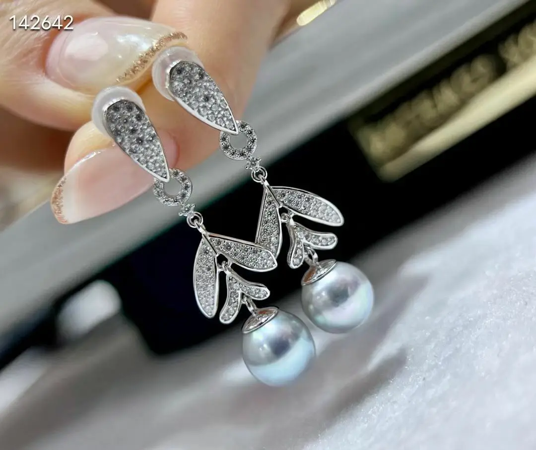 

Classic 9-10mm South Sea Grey Pearl Dangle Earring