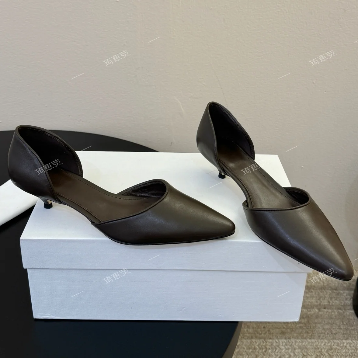 Top Quality 2026 New Pointed-Toe Low-Cut Genuine Leather Flats Low-Heeled Hollowed-Out Closed-Toe Sandals Zapatos De Mujer