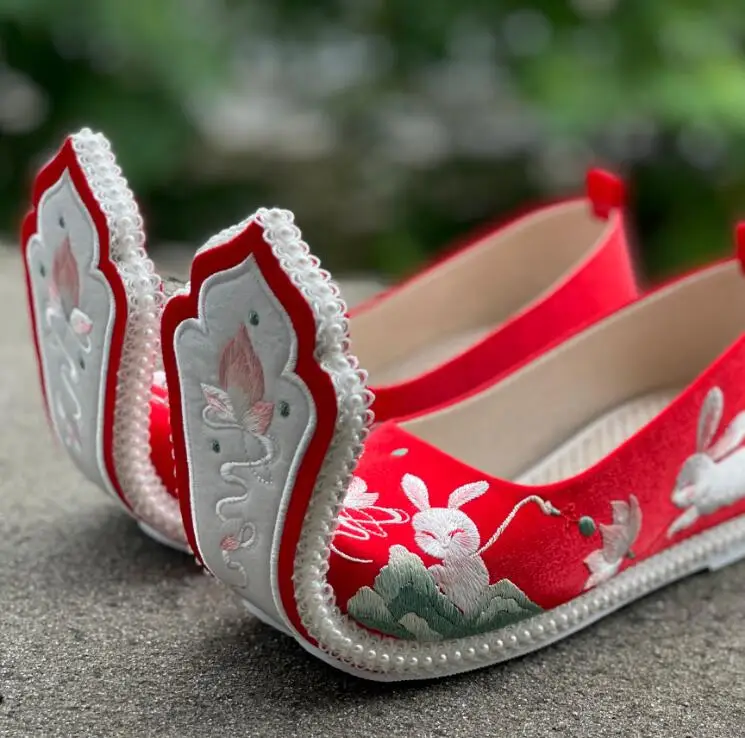 

Chinese Hanfu Shoes Women Spring Embroider Upturned 4 CM Internal elevation Stage