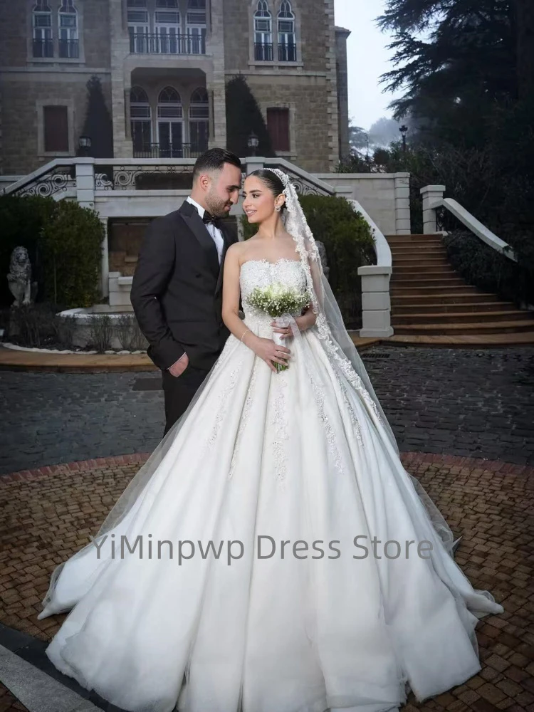Elegant Wedding Dresses Strapless Sleeveless Arabic Brides Dress Appliques Beading Bridal Ball Gown Customized vestidos de novia