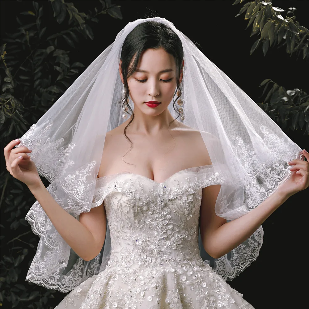 Elegant Wedding Veils Two-Layer Fingertip Veil Lace Appliques Sequins Wedding Veils With Comb Retro Style Bridal Veil