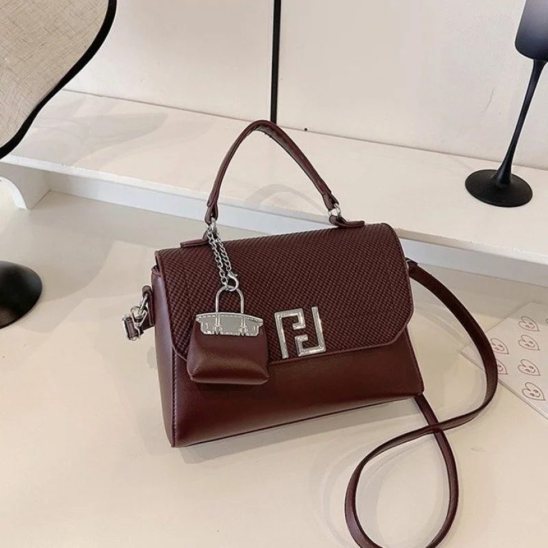 

Stylish Women Hand Bag Boasting Popular Elegant Details And Paris Classic Vibe Made Of Top-Quality Anti-Scratch Leather​