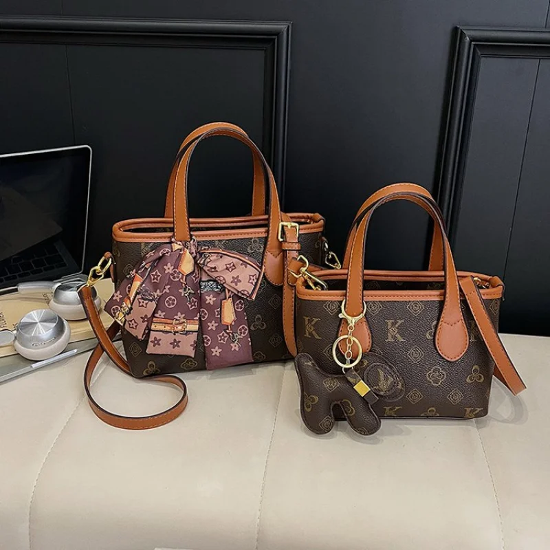 

High-End Minimalist Unique Vintage Leather Crossbody Bag For Women Casual Leisure With Solid Color Trendy Design