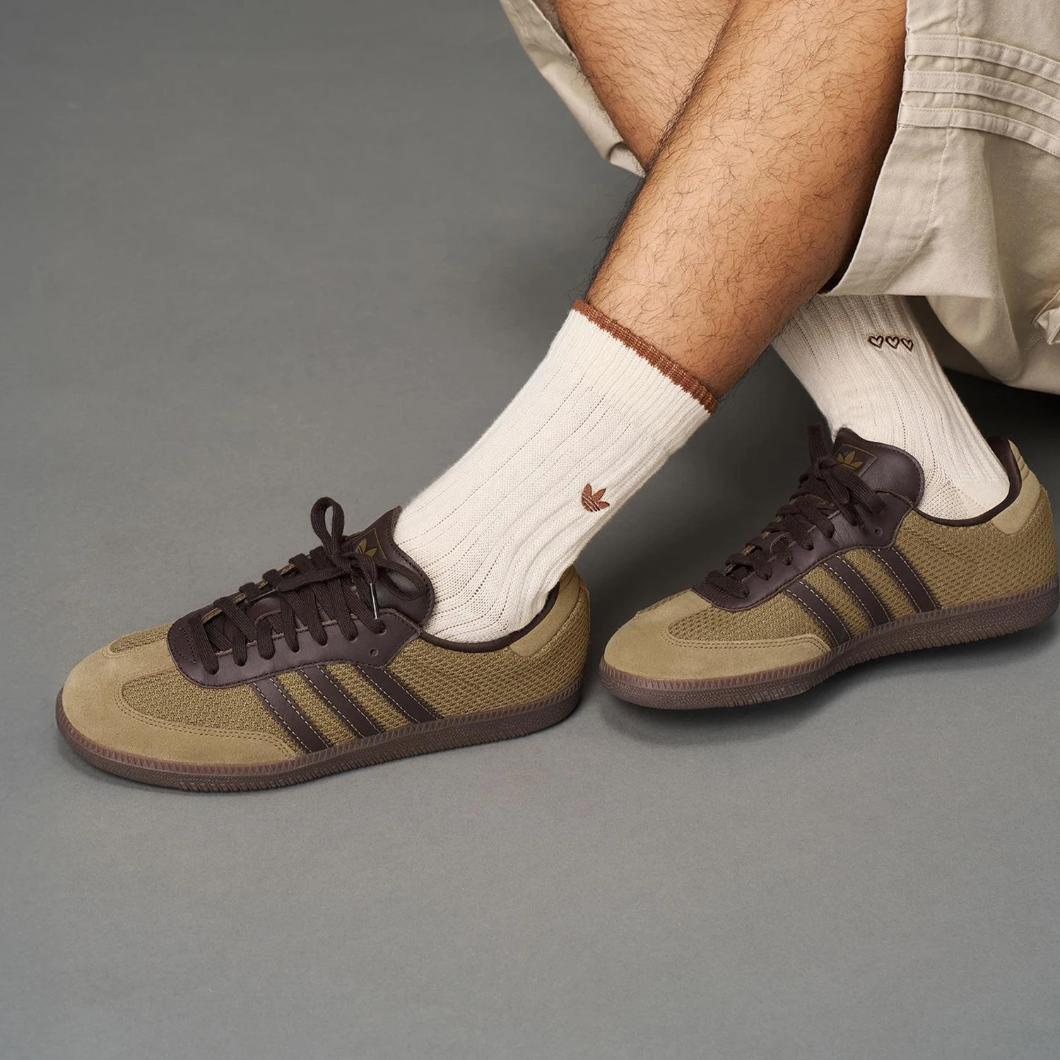 

Adidas genuine Originals Men's/Women's Retro Lightweight Casual Shoes JR0884