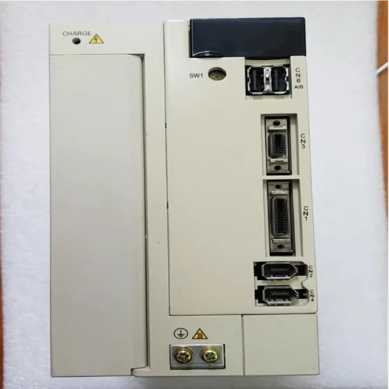 

Совершенно новый и сервопривод SGDS-20A12A Быстрая доставка DHL FedEx UPS