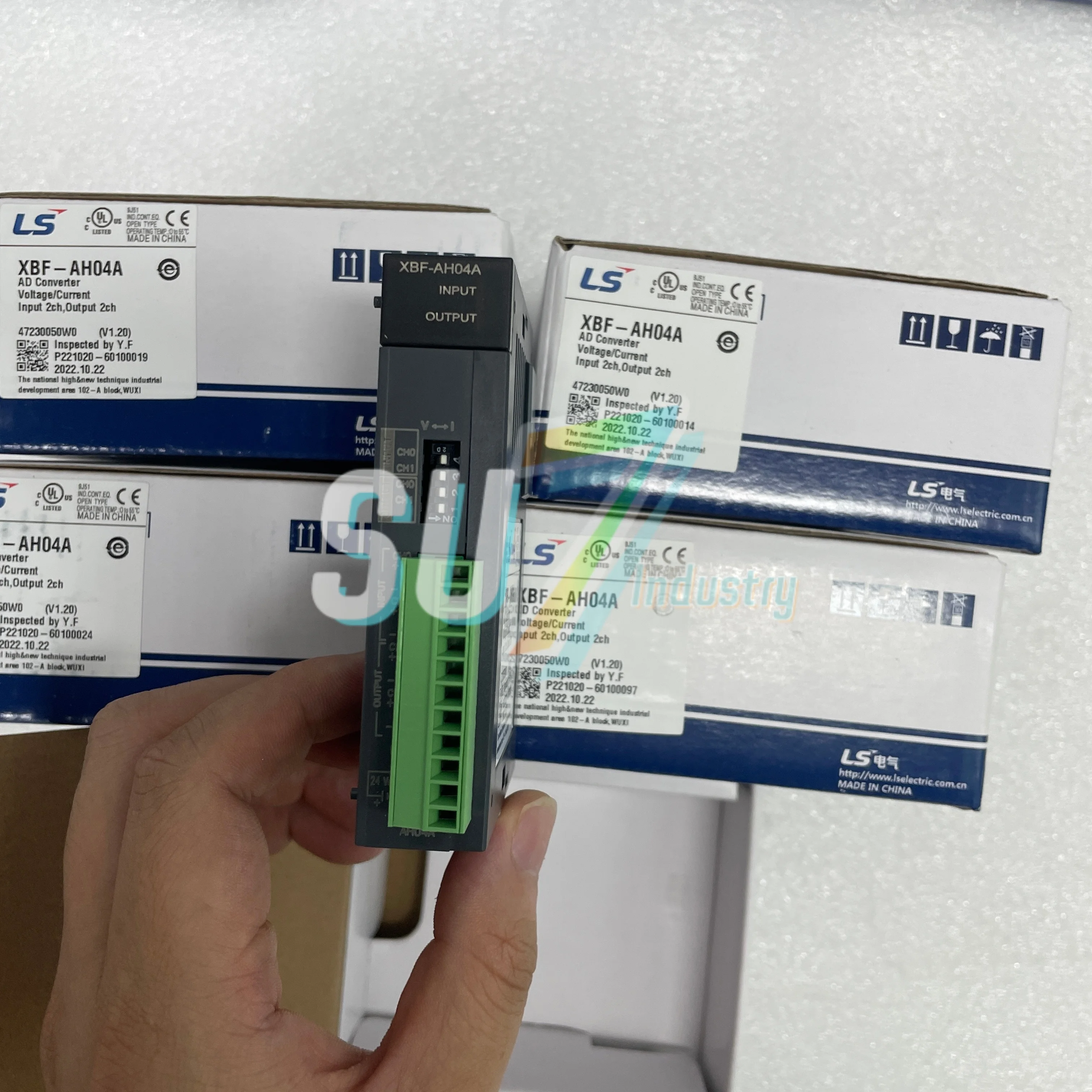 XBF-AH04A    New Original PLC Module