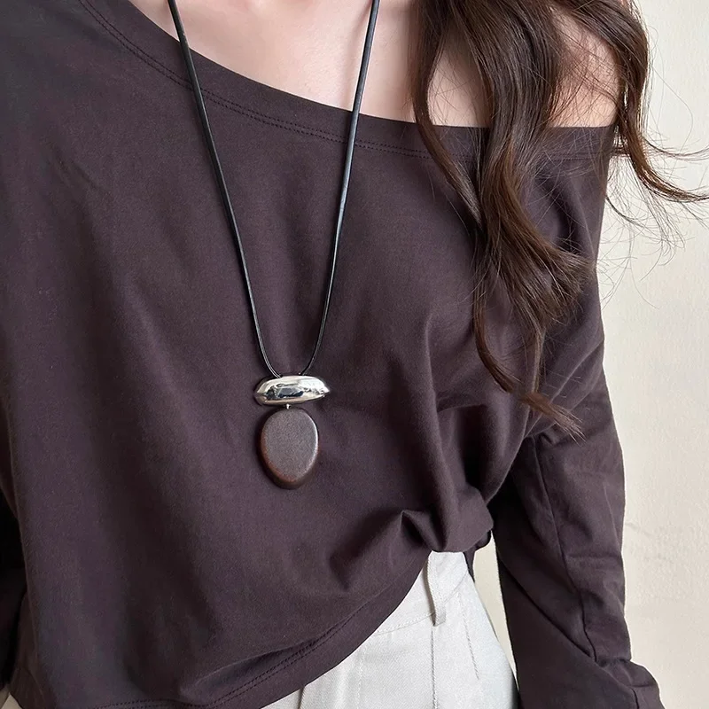 Vintage Wooden Oval Pendant Necklace for Women Minimalist Matte Metal Block Adjustable Leather Rope Sweater Chain Jewelry Gifts
