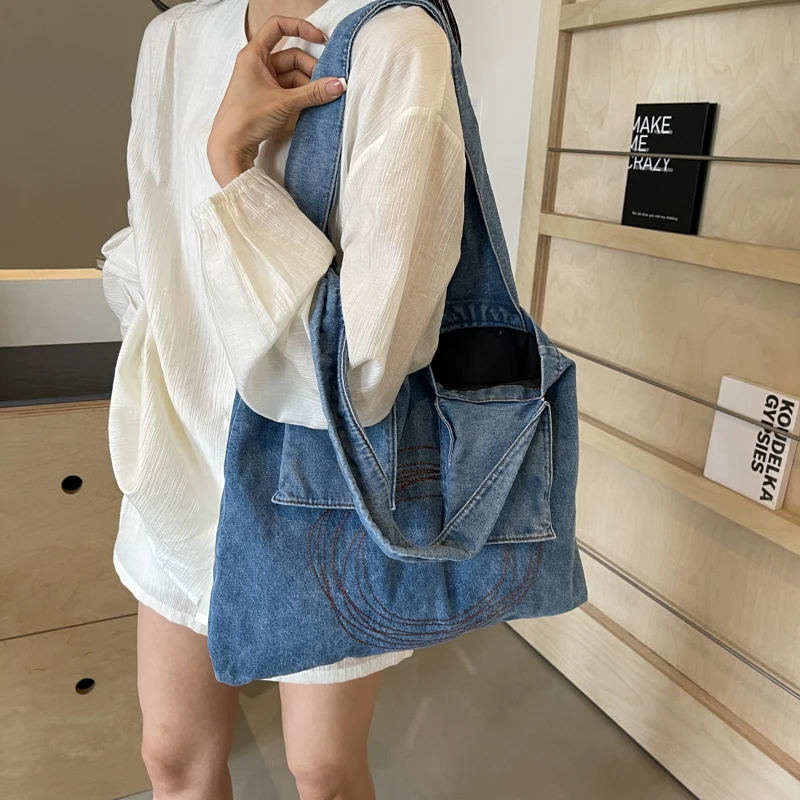 2024 New denim fashion shoulder bag for women\'s backpack with large capacity, sturdy and durable, classic color scheme popular