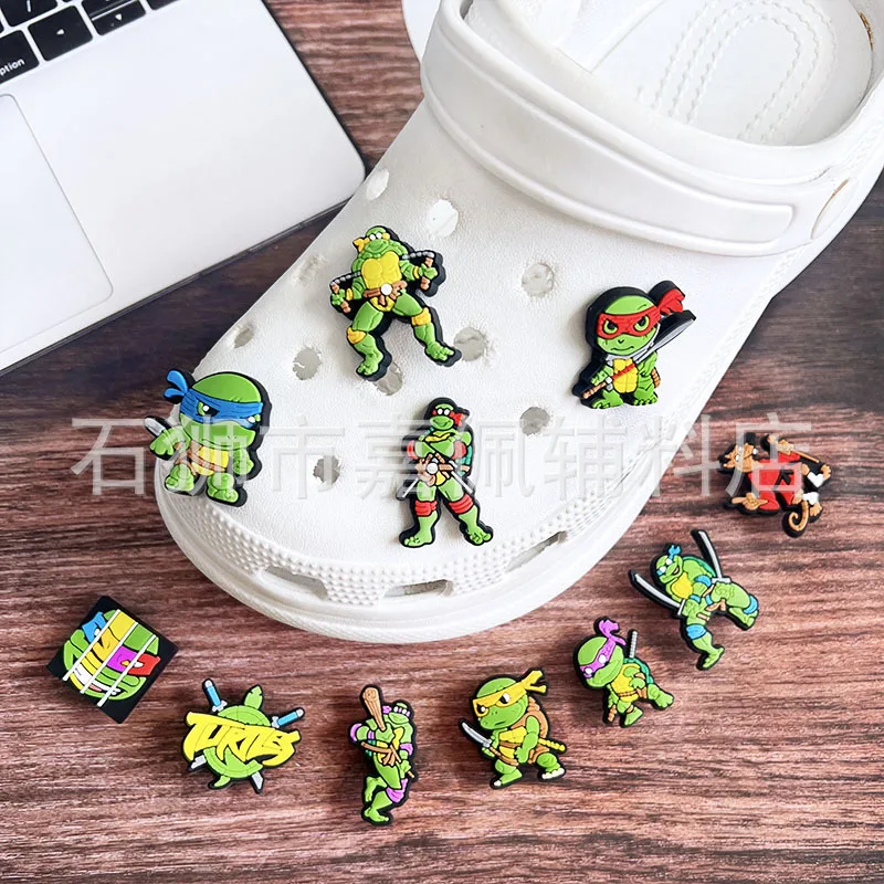 Breloques de chaussures de dessin animé tortue ninja, décoration de chaussure, cadeaux préférés des enfants, accessoires de sandales, cadeaux de vacances, ensemble de 16 pièces