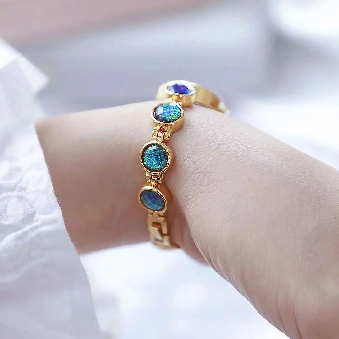Women's Watch Light Luxury Fashion Peacock Stone Illusion Color Bracelet Waterproof Ladies' Premium Quartz Watch