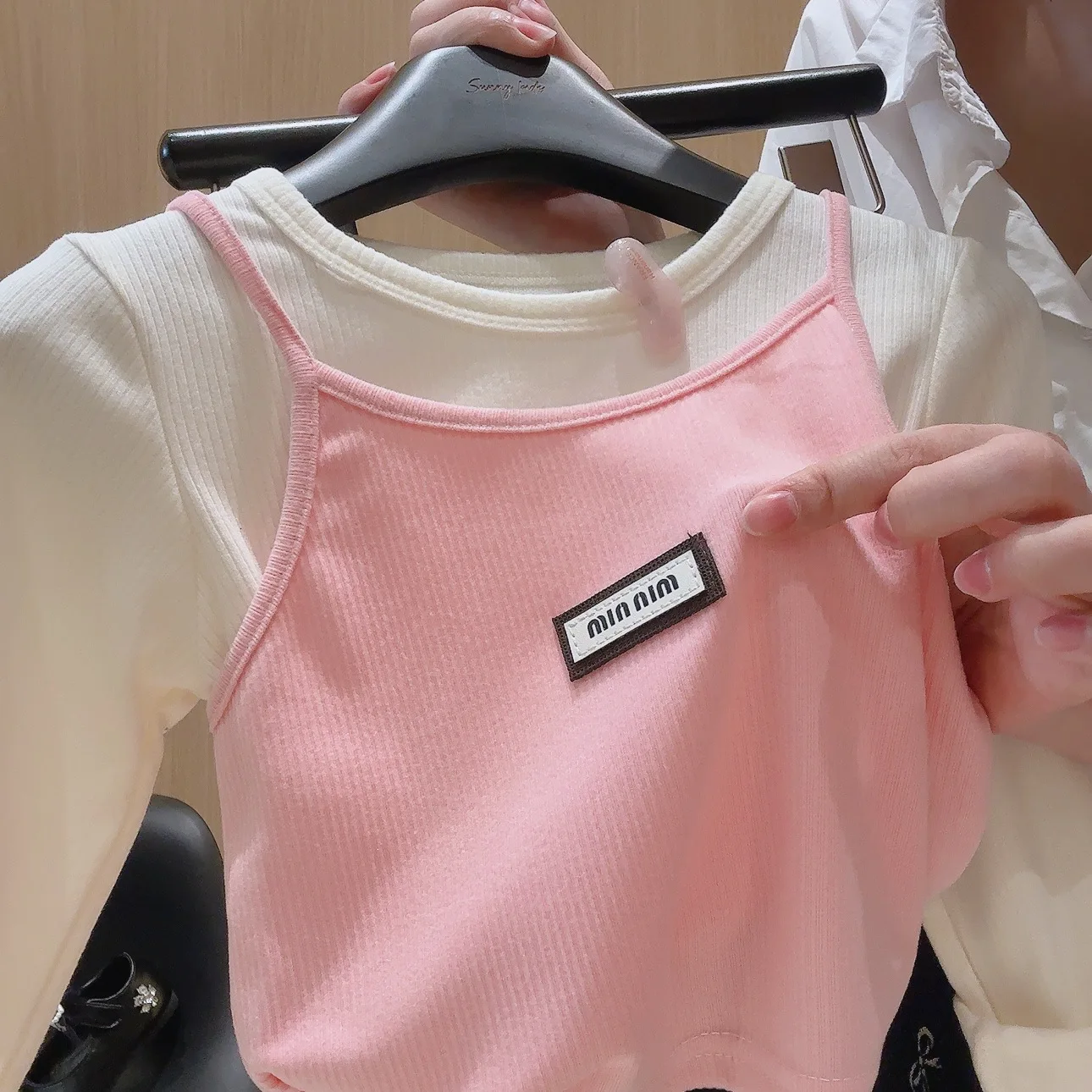 2026 Herbst Neues Koreanisches Trendiges Dopamin Langarm-T-Shirt und Tanktop-Set Farbkontrastierendes Zweiteiler-Set Modisches Oberteil – Detail 9