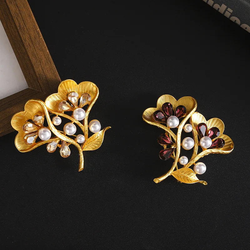 Pearl Ginkgo Leaf Brooch Women's Instagram Retro Pin Decorative Coat Suit Fixed Clothing Accessories