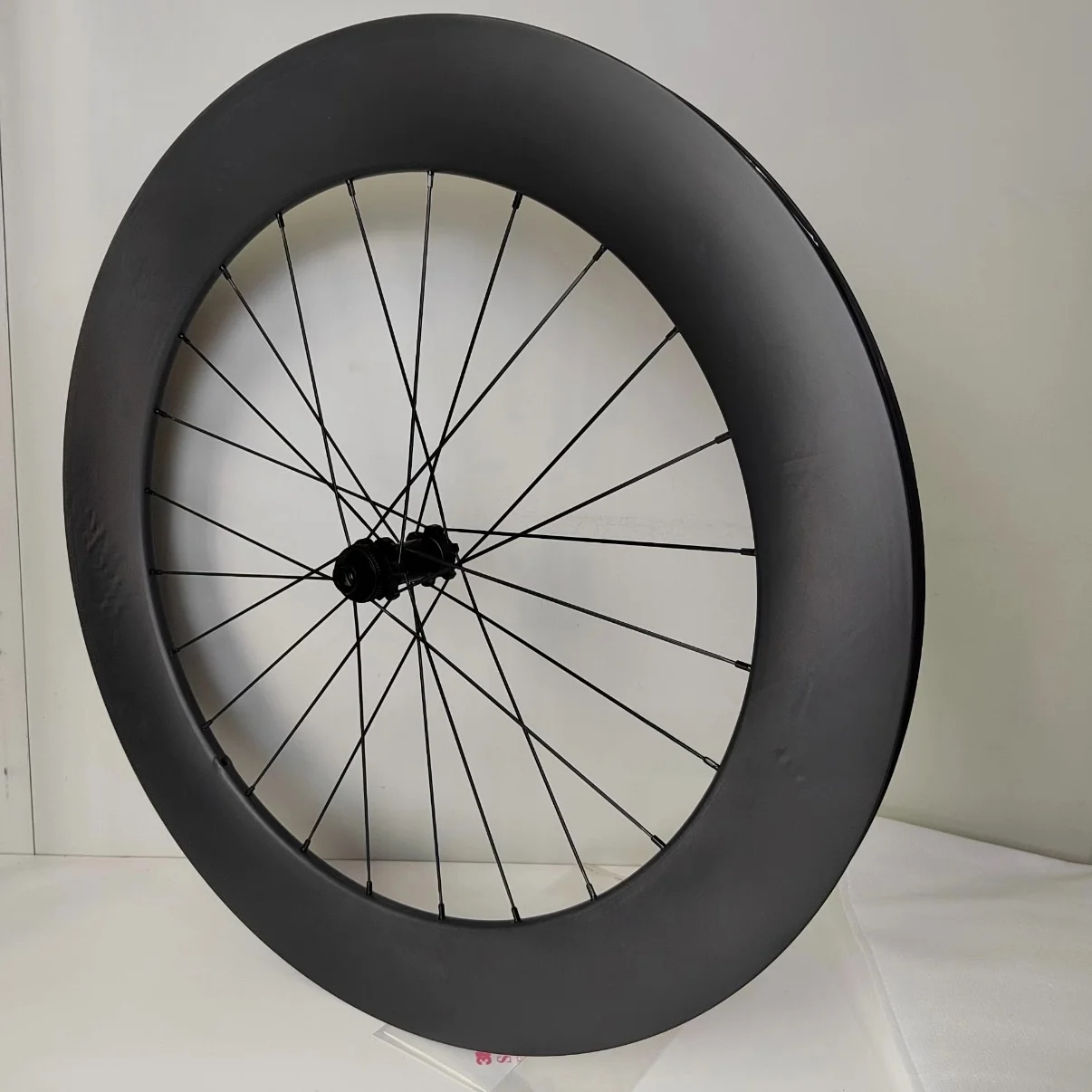 700C carbon fiber wheelset 80mm high 28mm wide Tubeless/Clincher road wheelset suitable for TT vehicles/field vehicles