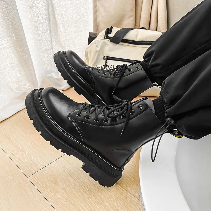 Bottes en cuir noir de style britannique pour hommes, bottines basiques, vêtements de travail haut de gamme, chaussures pour hommes, printemps et automne, nouveau