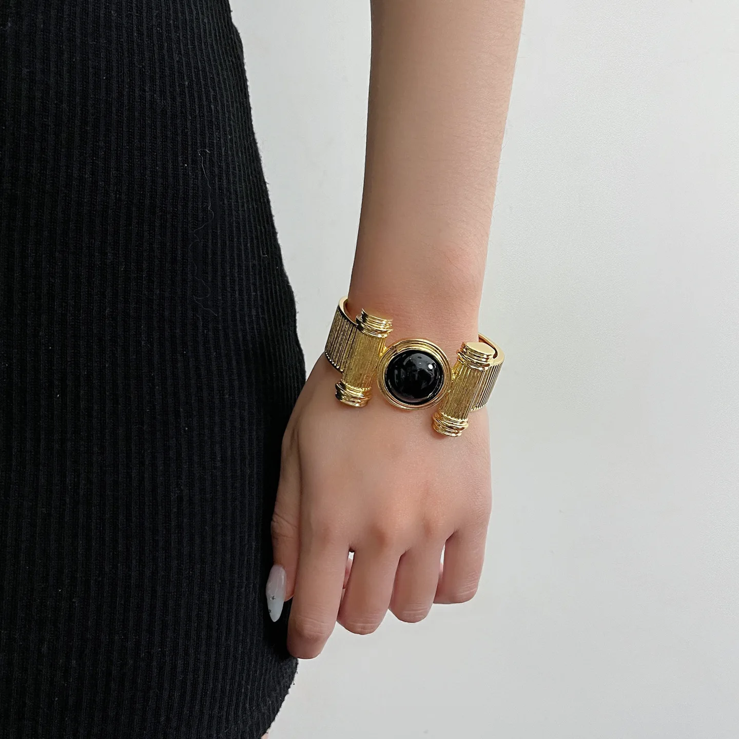 Vintage Roman Column Open Cuff Bracelet Women Round Green Stone Gold Metal Statement Adjustable Wrist Jewelry