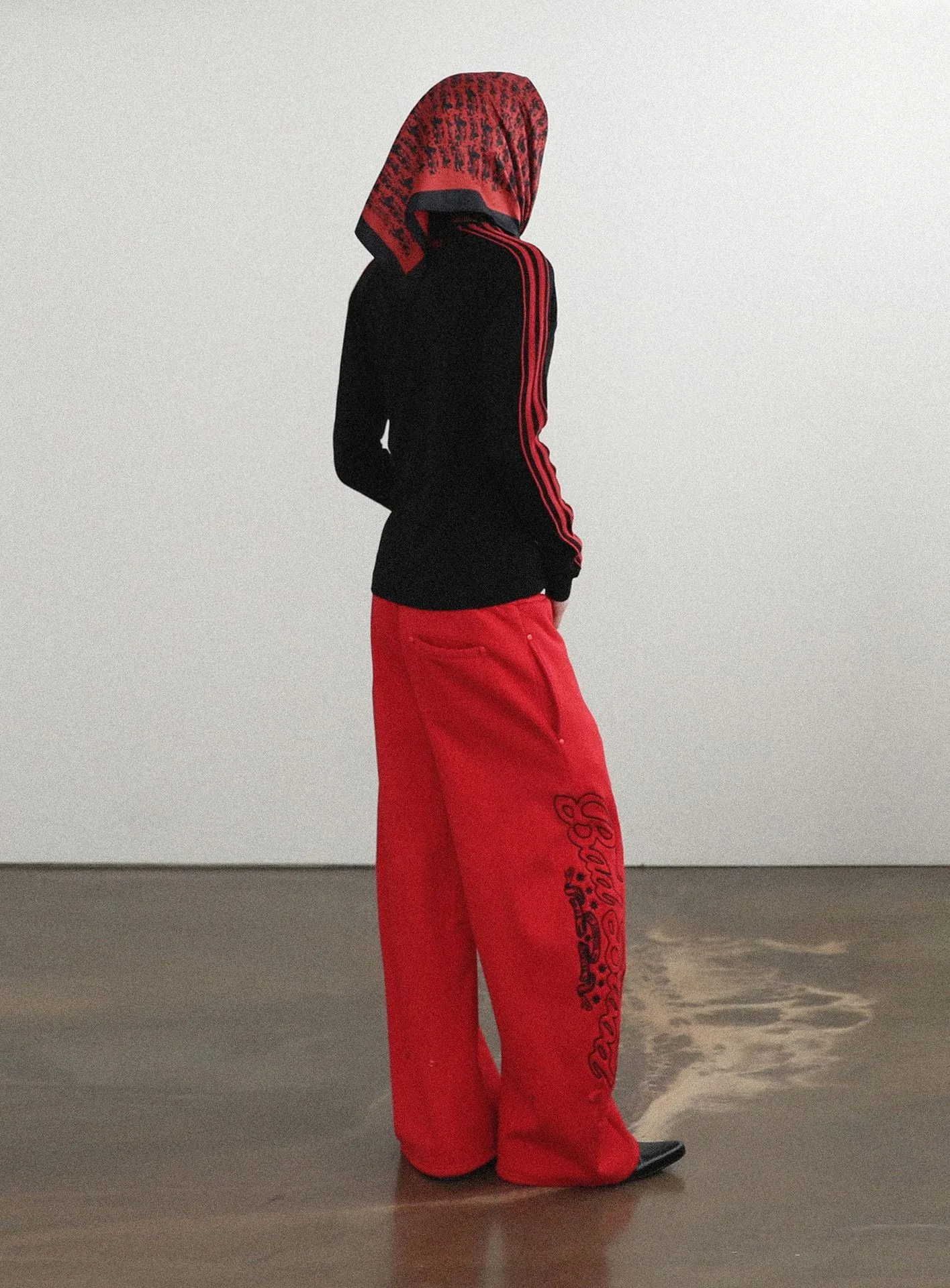 

Sports loose red casual pants, niche design, curved knife wide leg pants