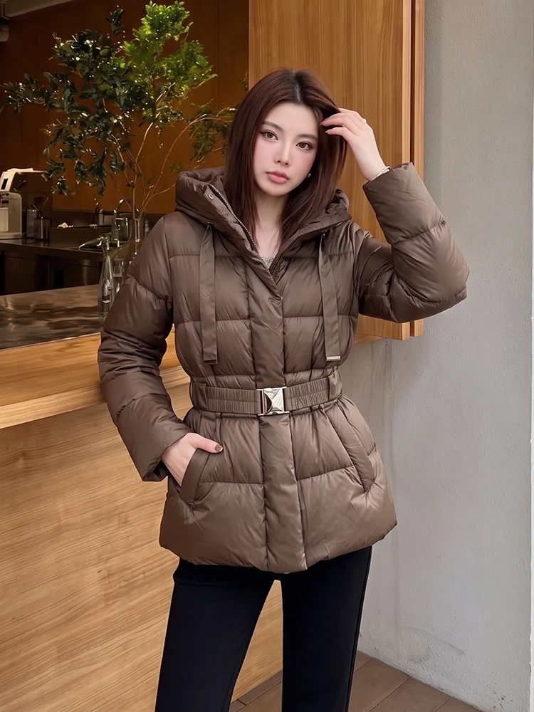 Winter warm-up hooded down jacket, 2026 new style fashionable and versatile belt-slimming short women's down jacket