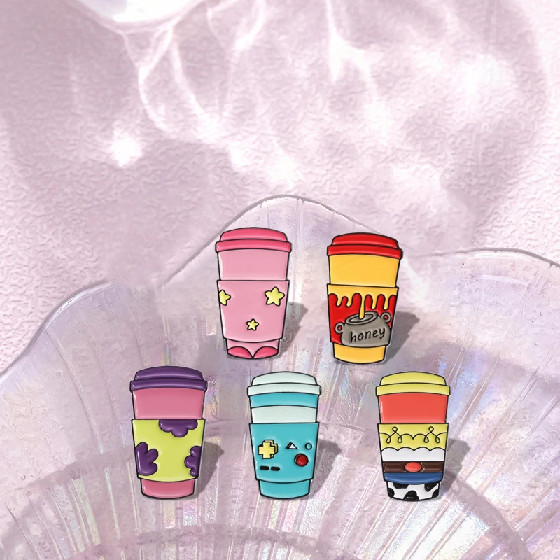 Van Artistiek Ontwerp Dennen Revers Badges Punk Grappige Sieraden Cadeau Voor Kinderen Vrienden Cartoon Papier Cup Emaille Broche Custom Sense