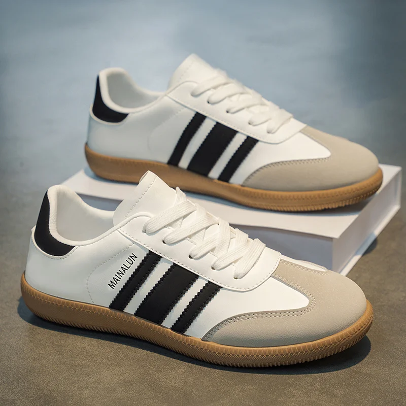 

1 pair of casual sports shoes, fashionable, versatile and comfortable