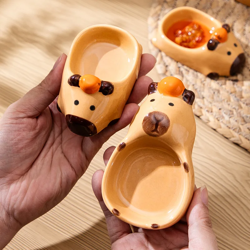1 un cuenco para inmersión de salsa de Capabala, plato de condimentos de capibara de dibujos animados insCute, sauce de soja pintada a mano de porcelana tridimensional
