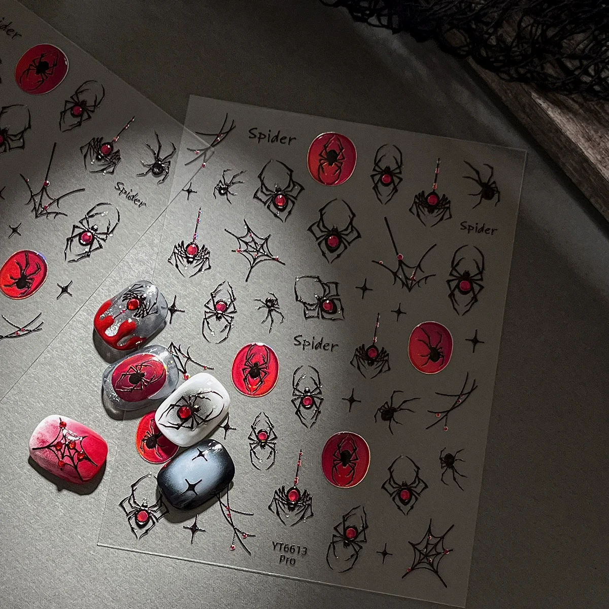 

Halloween Self-adhesive Holographic Black Spider Image Red Crystal Nails Stickers For Nails Sticker Decorations Manicure C1