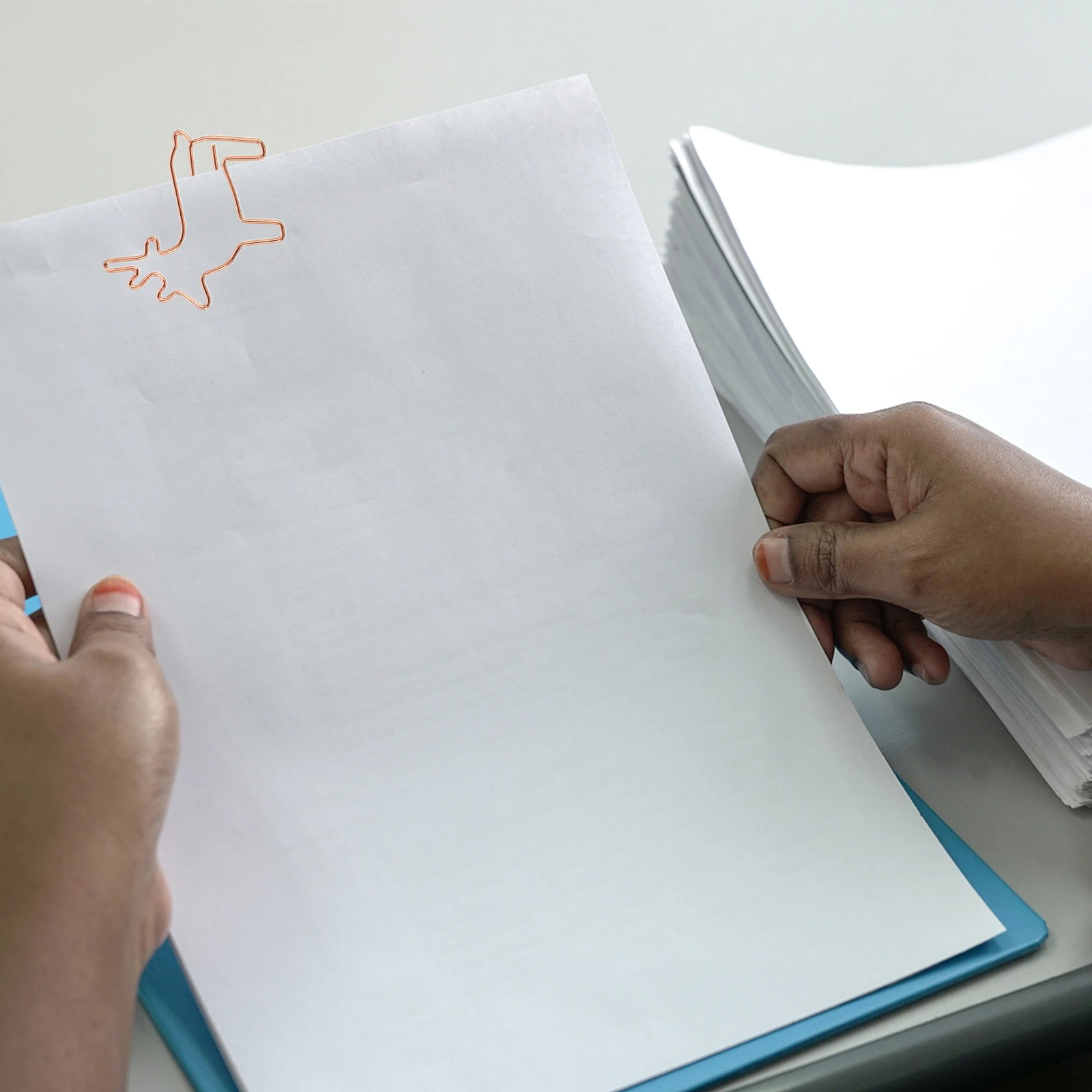 

40Pcs Stylish Animal Shaped Paperclips Metal Bookmark Clips for Students and Office Use Practical and Decorative Memo Clamps