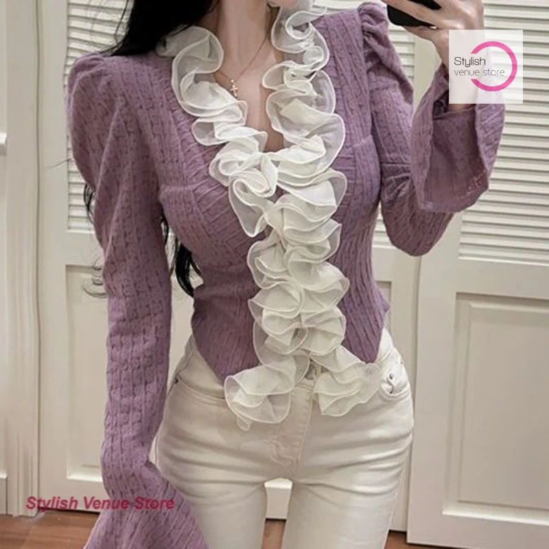 

French palace style lace openwork V-neck bottoming shirt T-shirt women's spring and autumn new stitching lace exotic Joker top