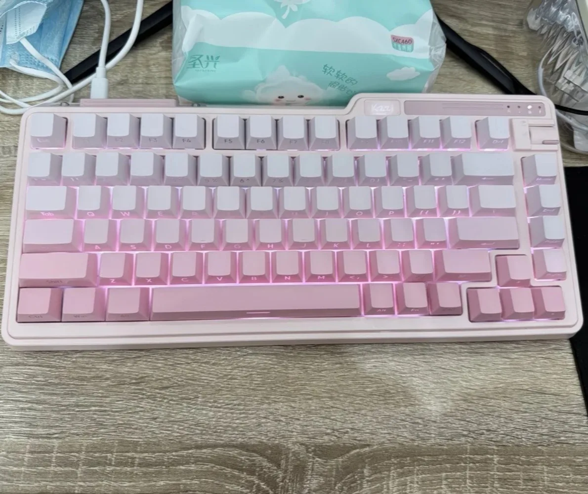 Pink side engraved gradient semi transparent keycap, factory height 136 key PBT material suitable for 87/98/104 key keyboards