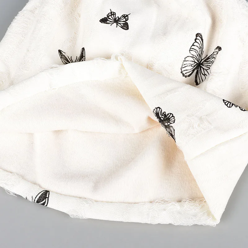 مترهل قبعة صغيرة المرأة 2025 الربيع قبعة على شكل جمجمة ثقب مصممة فراشة طباعة بونيه فام الشارع الشهير الهيب هوب Skullies & Beanies