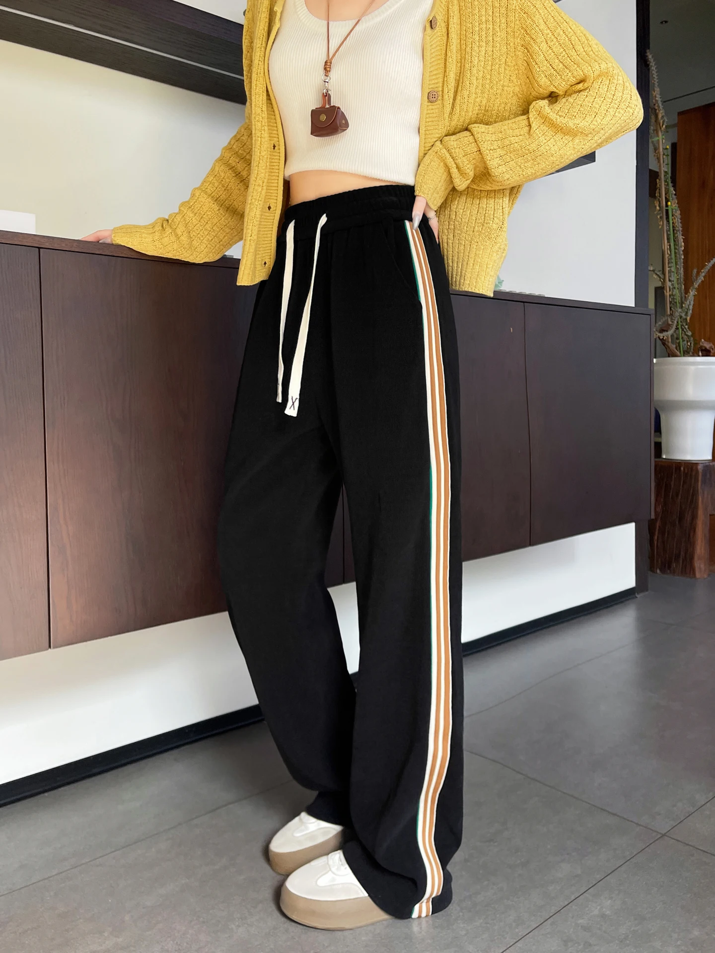 Gestreepte sportbroek voor dames, hoge taille, wijde pijpen, casual, rechte snit, lange lengte, herfstseizoen, comfortabele, faionable broek