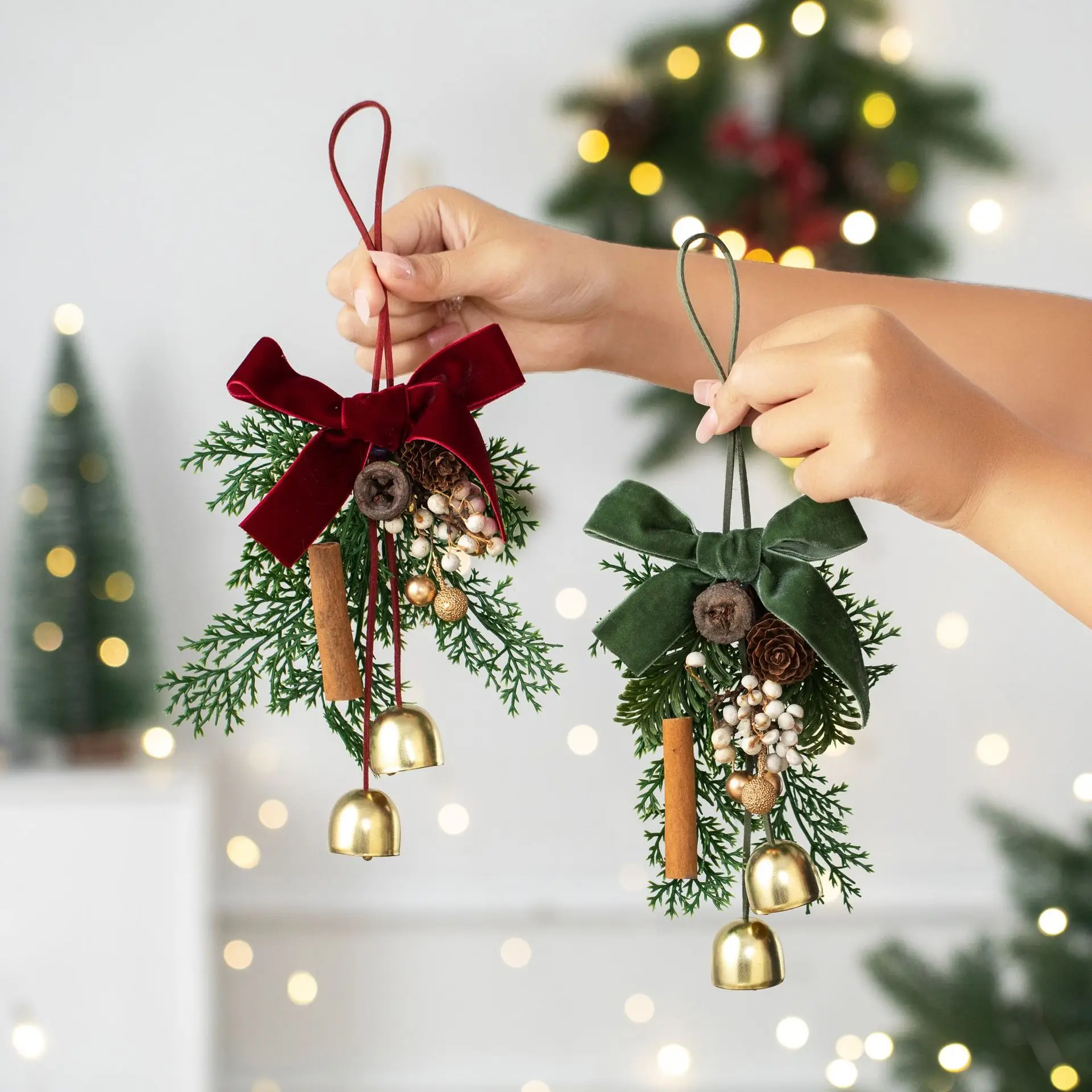 Christmas Bell Wreath Keychain Christmas Tree Ornament Festival Holiday Bag Charm Xmas Family Gift for Men Women Friends Car