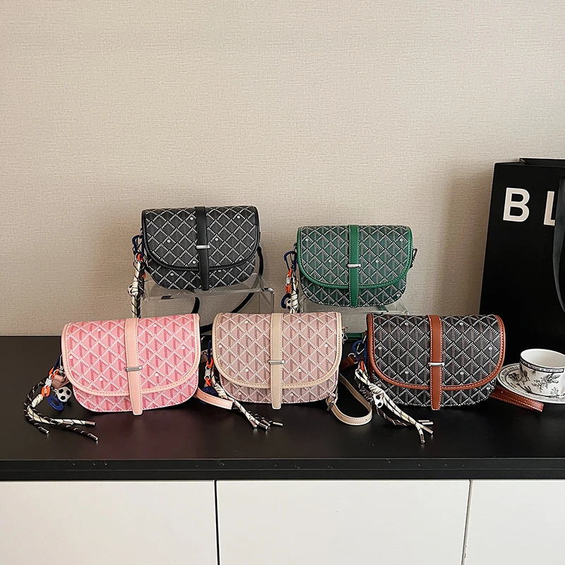 

Женская винтажная замшевая сумка на плечо для работы и поездок на работу с мягкой замшевой меховой отделкой, металлической фурнитурой, вместительными отделениями