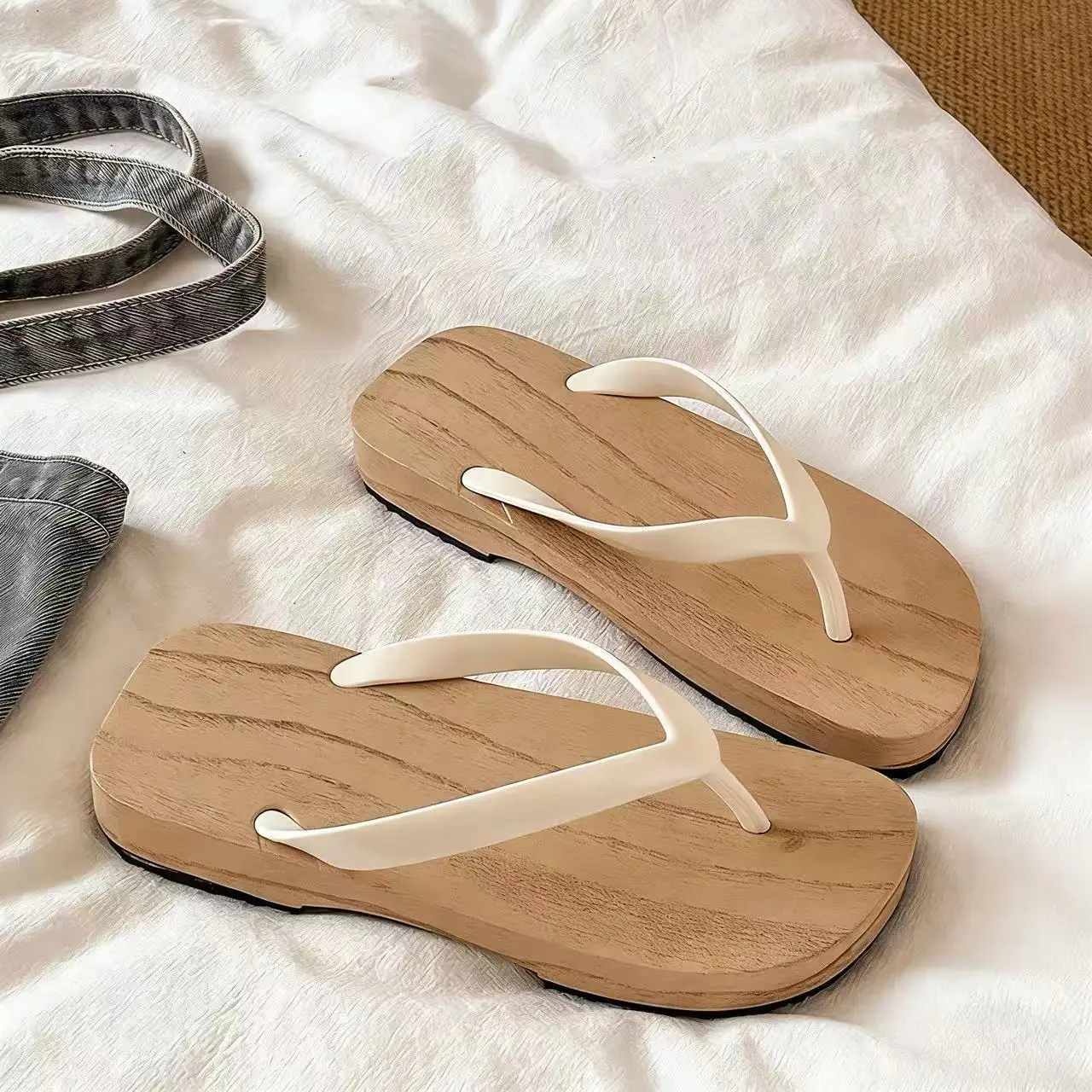 

2026 New Summer Japanese Style Clog Slippers Women Thick Sole Versatile Flip Flops Height Increasing Beach Toe Casual Sandals