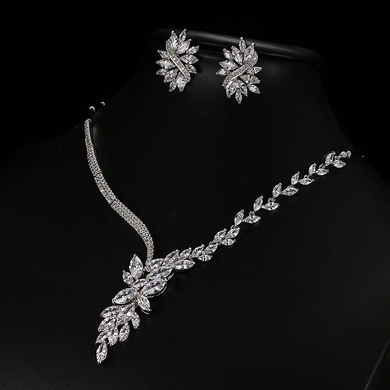 SUGO Classic Luxury Classic Asymmetrical Shiny White Zirconia Earring Necklace Sets for Elegant Women Wedding Dress Accessories