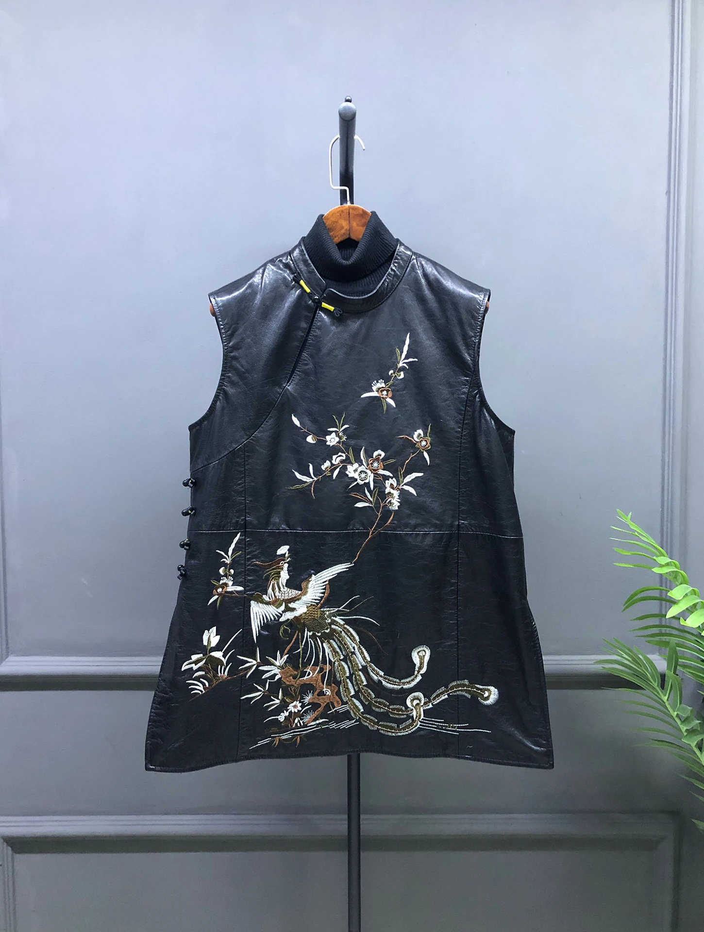 

New Chinese Sle Heavy Embroidery Genuine Leather Dr Women's Stand Collar Buttoned Flag Robe Skirt Svel Top Layer C...