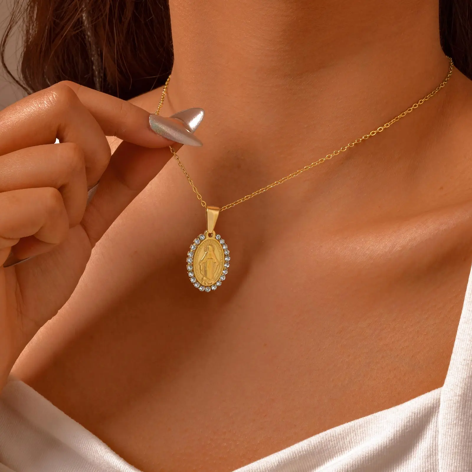 Personalisierte Zirkon-Halskette mit Jungfrau Maria-Anhänger für Frauen, vergoldete Halskette aus Edelstahl, religiöser Gebets-Amulett-Schmuck – Detail 4
