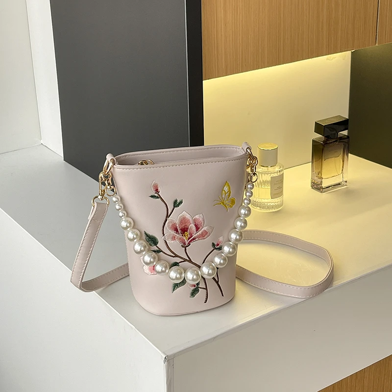 Chinese Style Embroidery Bucket Bag Women Pearl Chain Crossbody Bag Retro Floral Messenger Bag Elegant Qipao Matching Handbag
