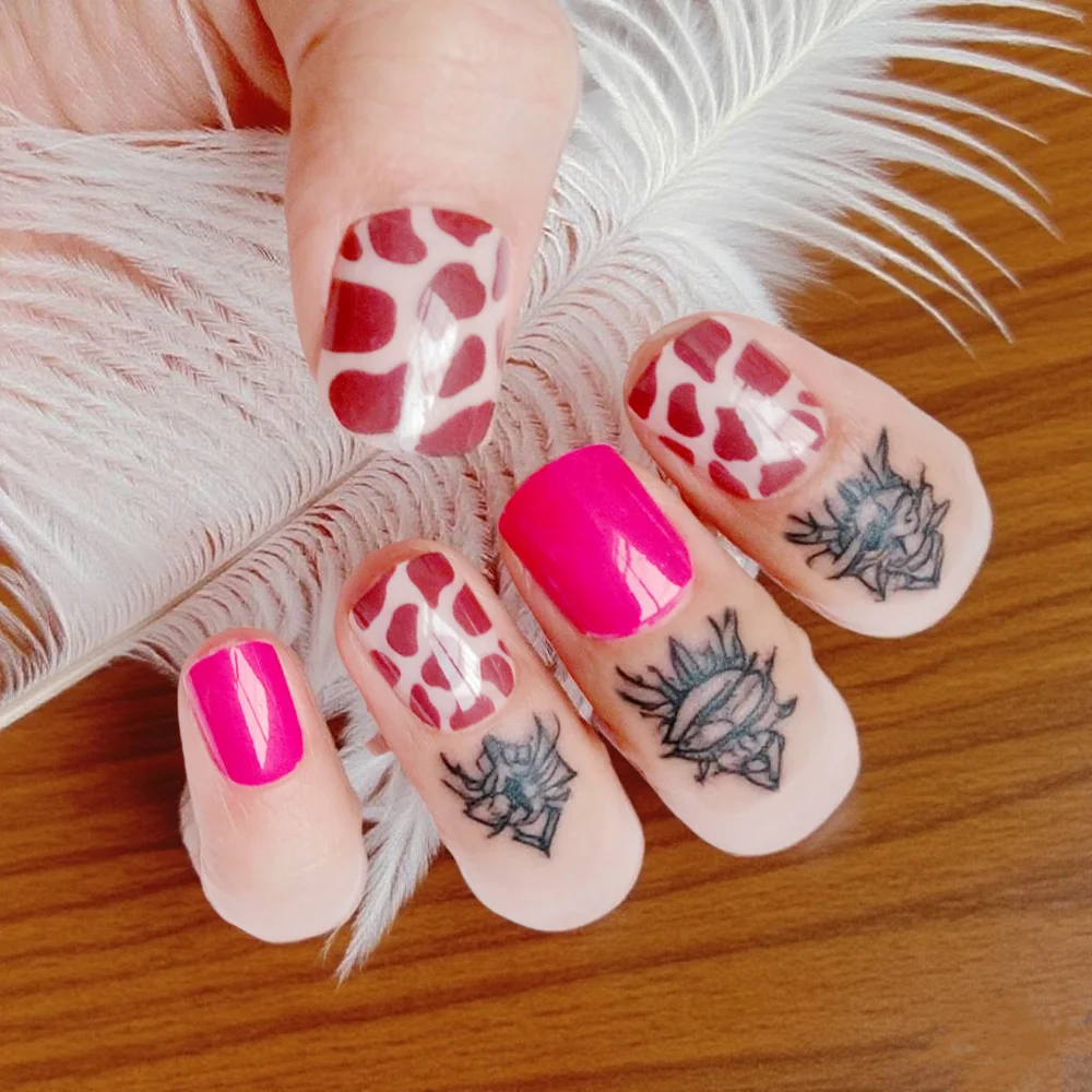 

Pink & Red Acrylic Fake Nails With Glue Giraffe Print Press On Nails Glossy Short Styles Tattoo Accents for DIY Manicures