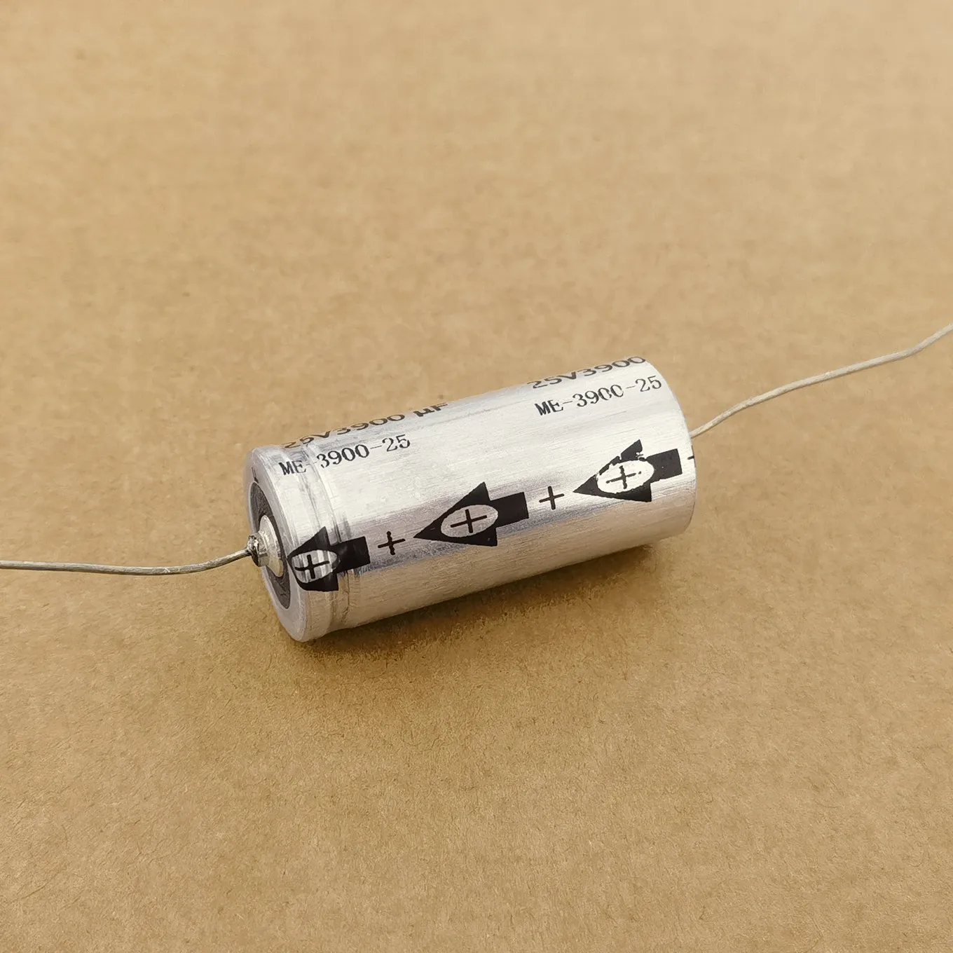 Original new 100% 25v 3900uf ME series axial filtering electrolytic capacitor (Inductor)