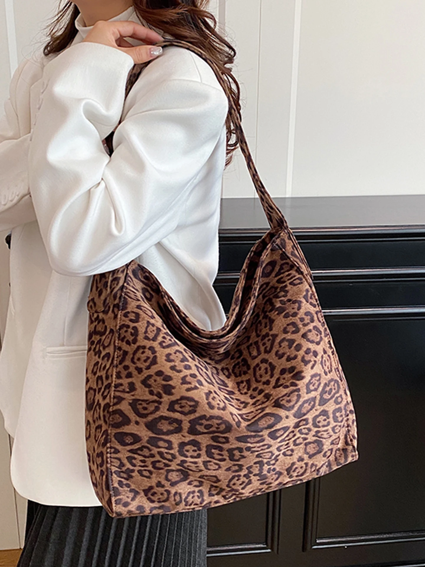 

Retro Leopard Print Women's oulder Bag Large Capaci 2025 New Autumn Winter Versatile Tote Bag High Quali Commuting Bag