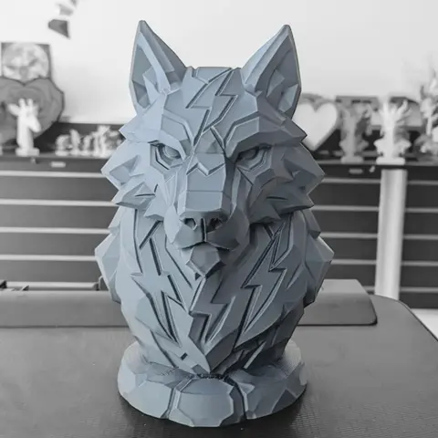 Modern Abstract Wolf Figurine - Geometric Animal Statue for Home or Office Resin Wolf Sculpture Handicraft