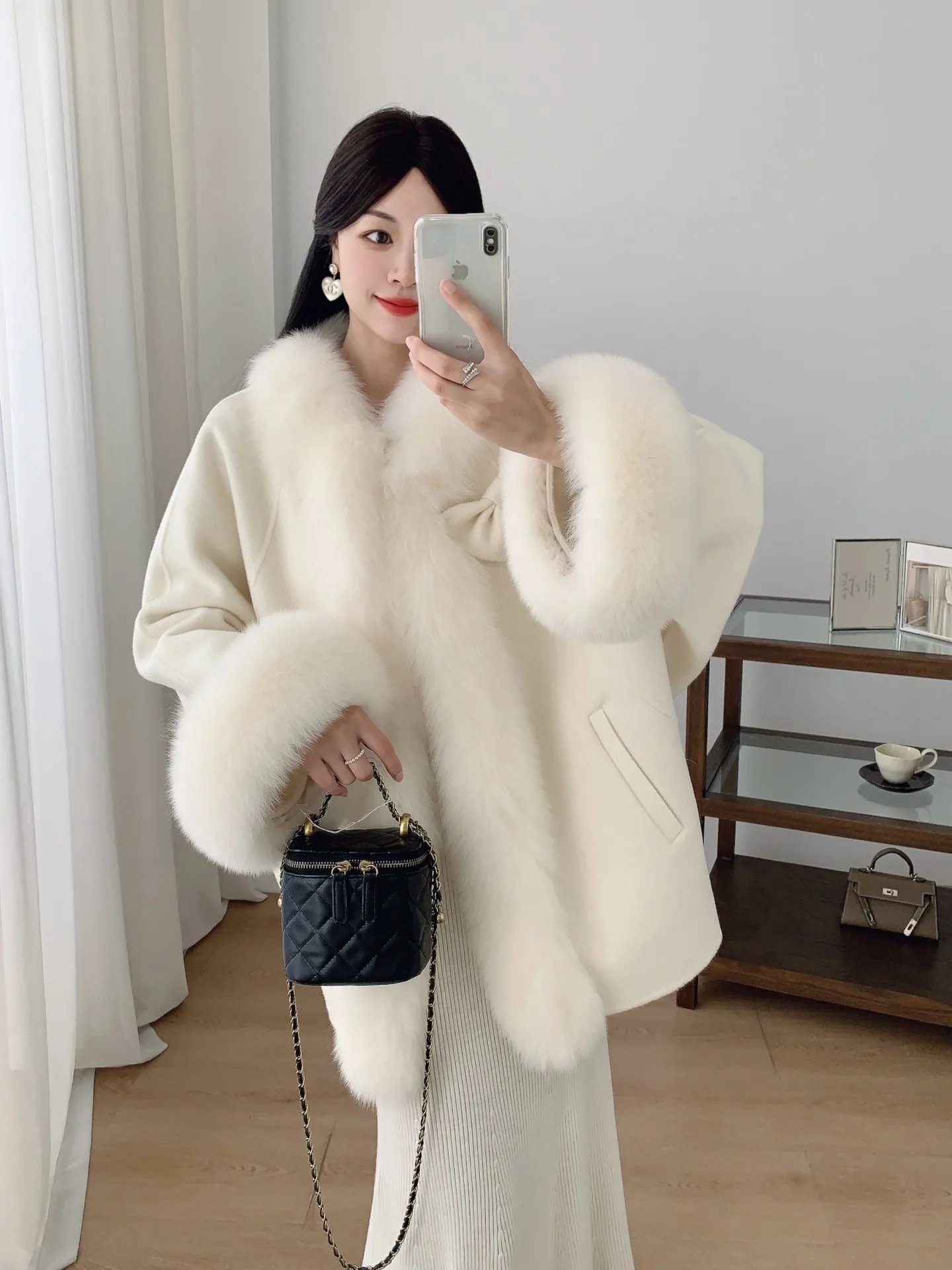 Antique girl's bow double-sided woolen fox fur cape for women, a niche design with a sweet style, fur and wool coat