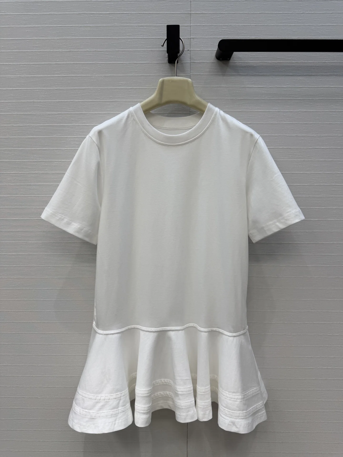 Elegant Casual Cotton Short Sleeve T-Shirt Women's round Neck Ruffle Hem Top Fashionable Loose Fit Spring Summer White