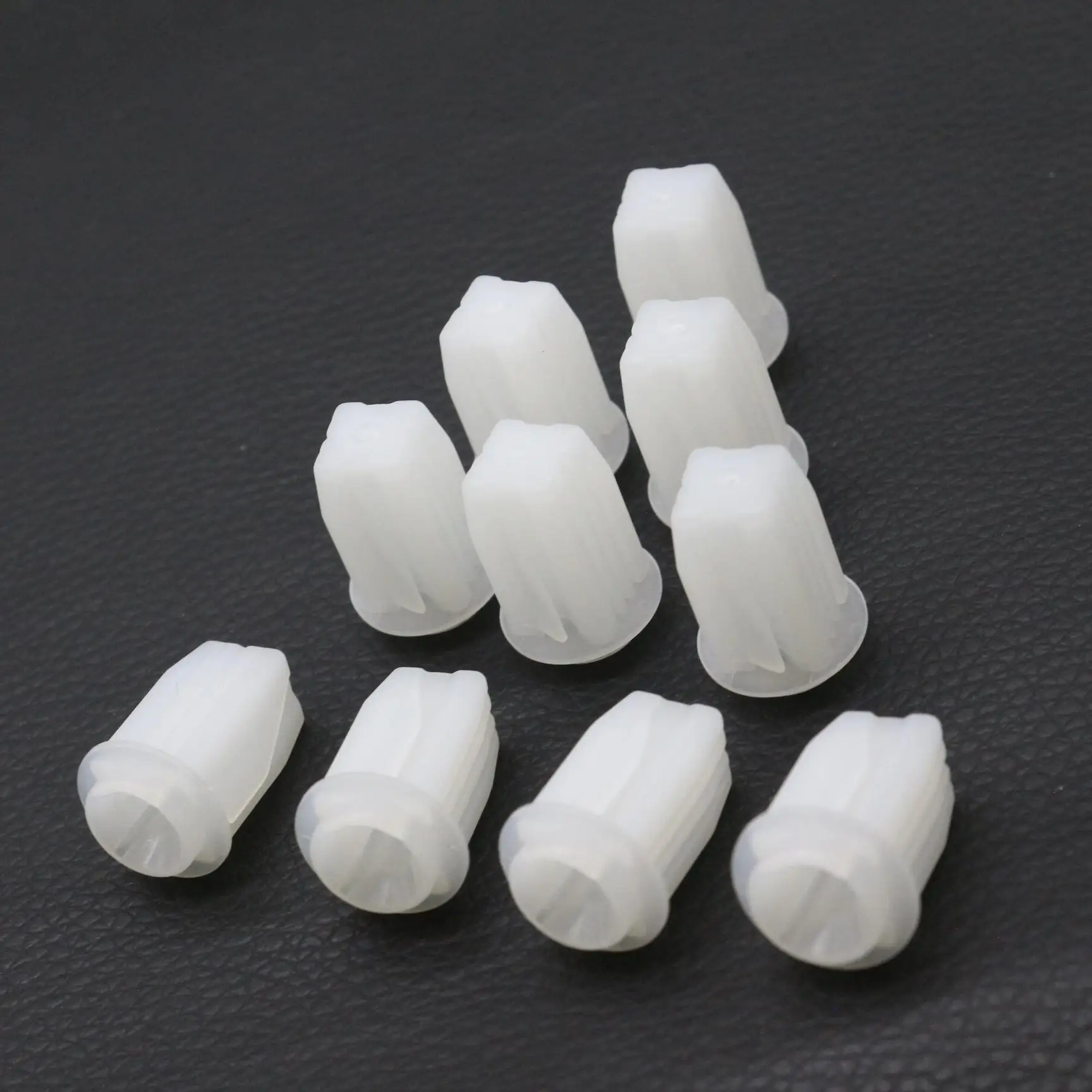 10 pcs Bumper Screw Grommet Nylon Fastener For Nissan 370Z Altima Cube Maxima Murano Titan Quest NV Kicks 0128101431 Retainer