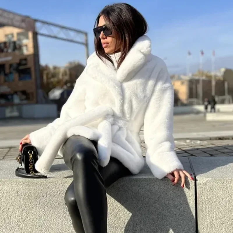 Manteau élégant en fausse fourrure blanche pour femme, veste à revers Long, avec ceinture, épais, chaud, de luxe, hiver, 2025