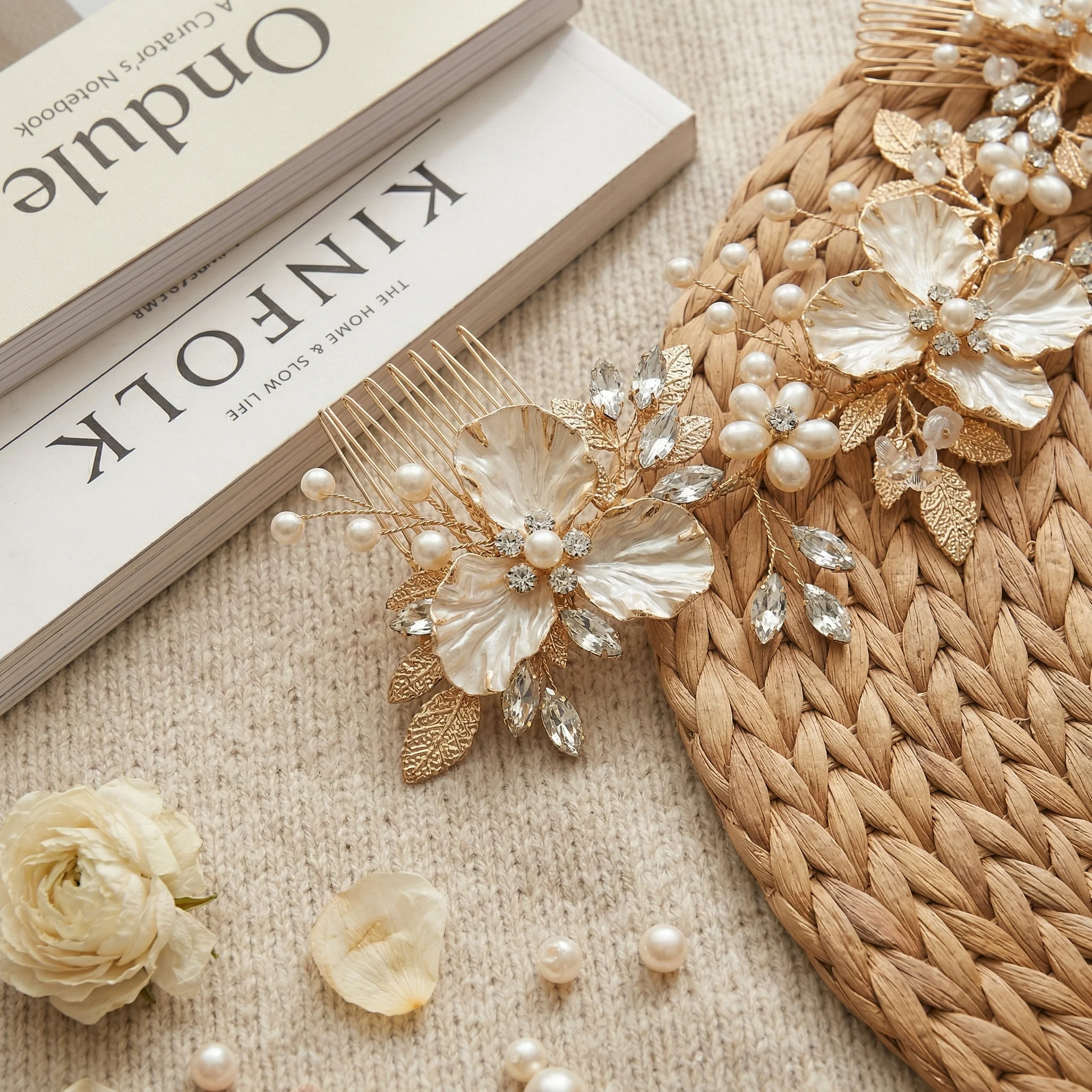 Neueste Gold handgemachte Perle Blume Haarkamm schöne Strass Haarspange Braut Kopfschmuck Hochzeit Zubehör – Detail 3
