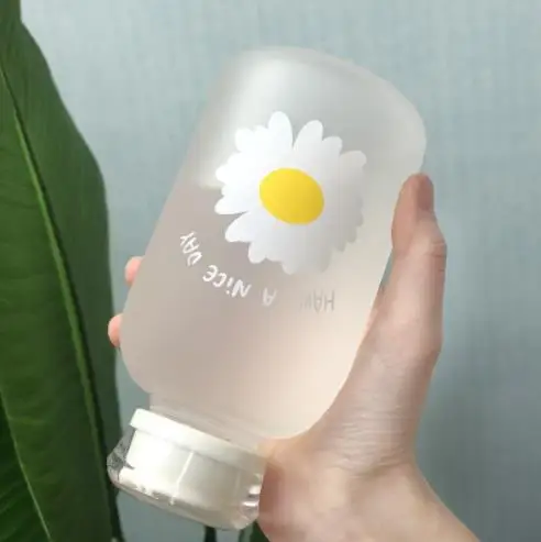 Double lid daisy transparent frosted high borosilicate glass portable ins straw drinking cup