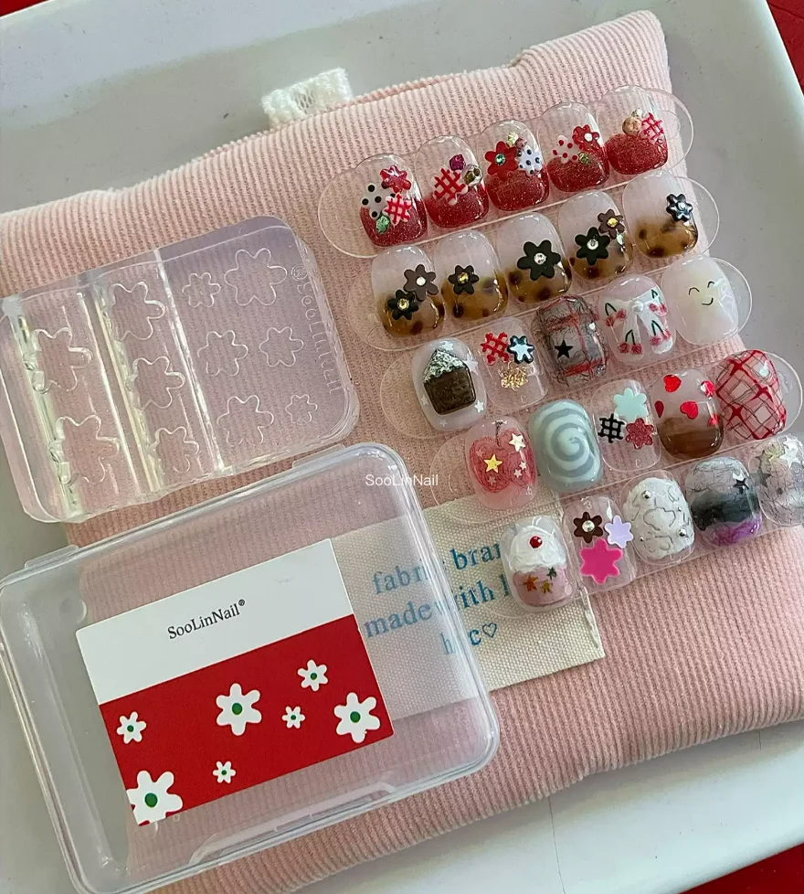 

Cute flower nail art mold ultra-thin flower Silicone Nail Art Mold Manicure Decorations Nail Art Transparent Silicone Nail Mold